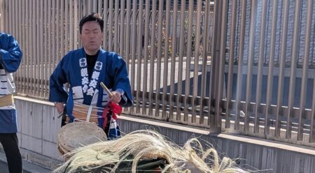 府中市 府中囃子 令和８年元旦 幸町住宅街を、おけど太鼓を打ち鳴らして新年のごあいさつ（府中市議会議員　国民民主党　ゆうきりょう）