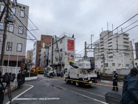 府中市 京王線 東府中駅付近の踏切で電車と乗用車の衝突事故発生（令和８年４月２日）・・この踏切は以前も死亡事故が発生するなど、危険な踏切地帯（府中市議会議員　国民民主党　ゆうきりょう）